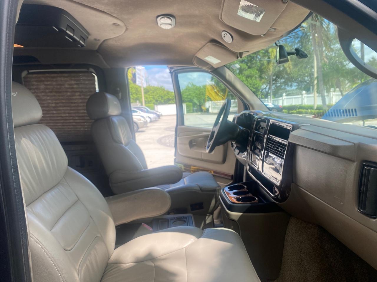 2005 Chevrolet Express Van HANDICAP LIFT CONV LOW MILES 40,837 Pompano Beach FL