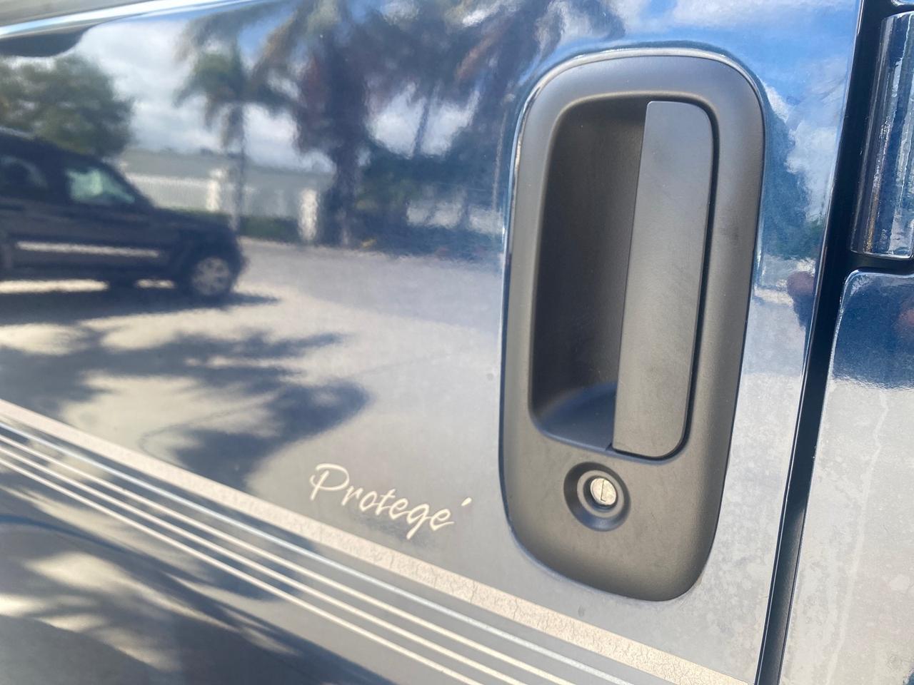 2005 Chevrolet Express Van HANDICAP LIFT CONV LOW MILES 40,837 Pompano Beach FL