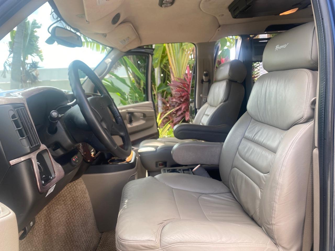 2005 Chevrolet Express Van HANDICAP LIFT CONV LOW MILES 40,837 Pompano Beach FL