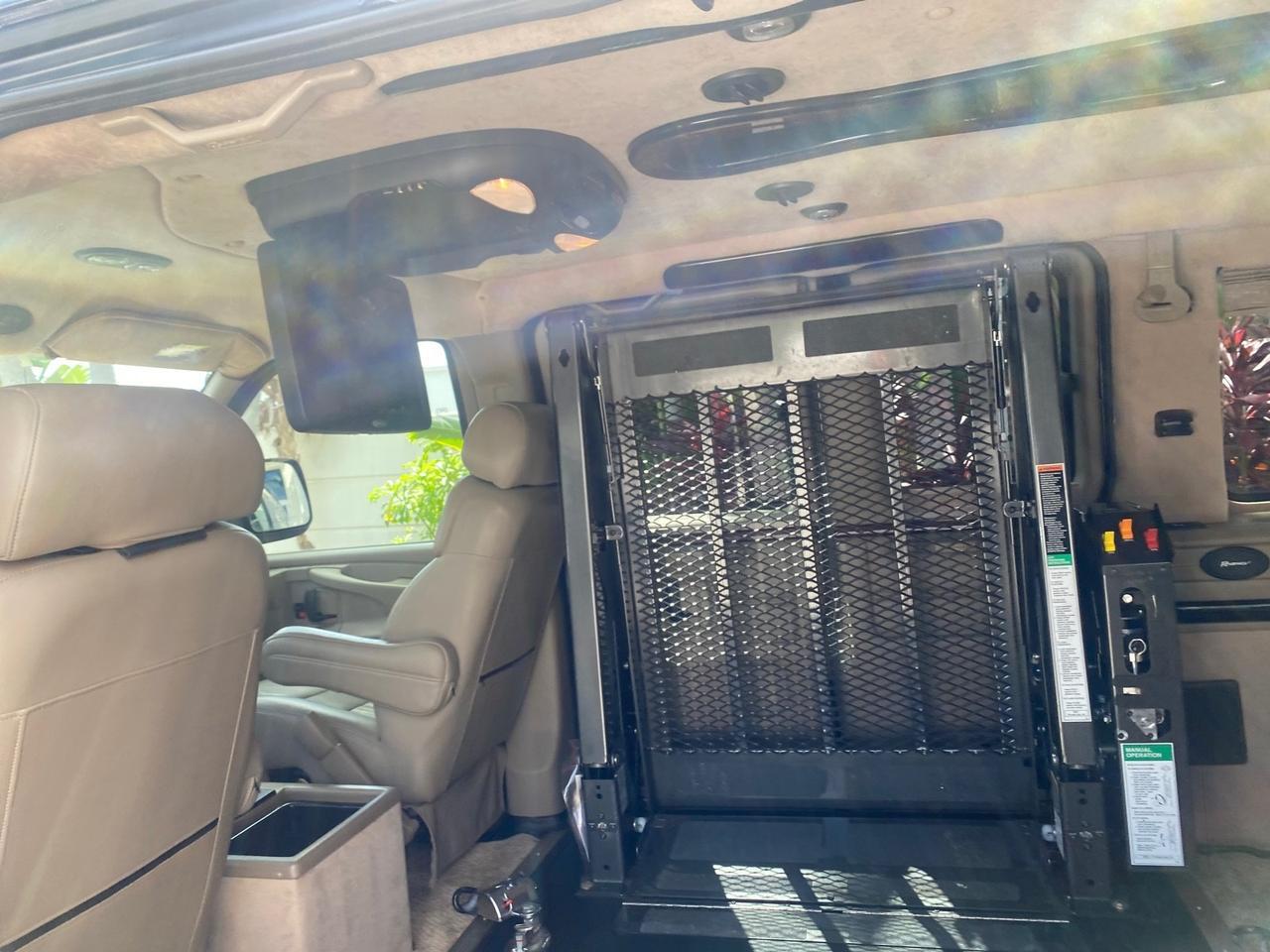 2005 Chevrolet Express Van HANDICAP LIFT CONV LOW MILES 40,837 Pompano Beach FL