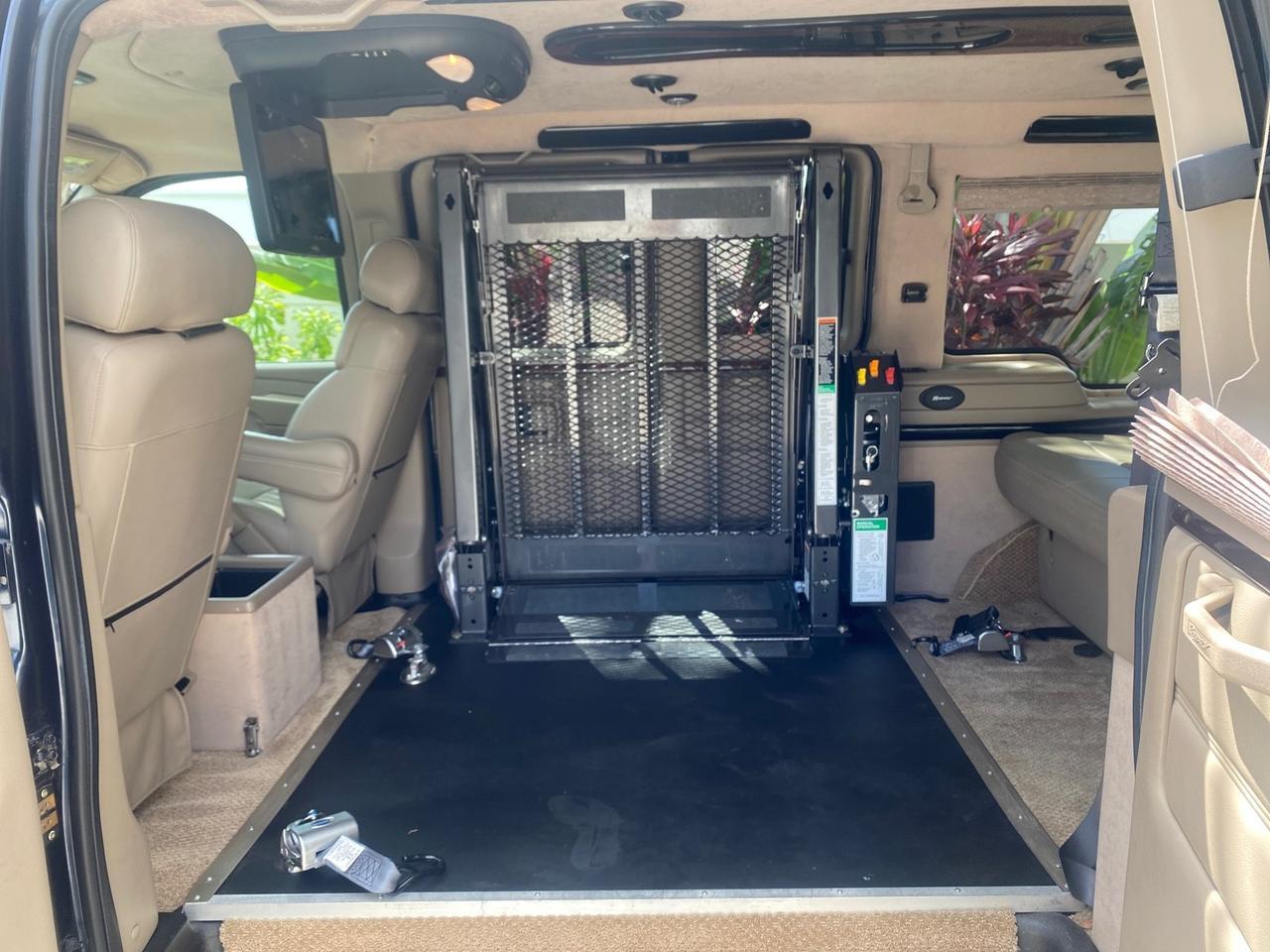 2005 Chevrolet Express Van HANDICAP LIFT CONV LOW MILES 40,837 Pompano Beach FL