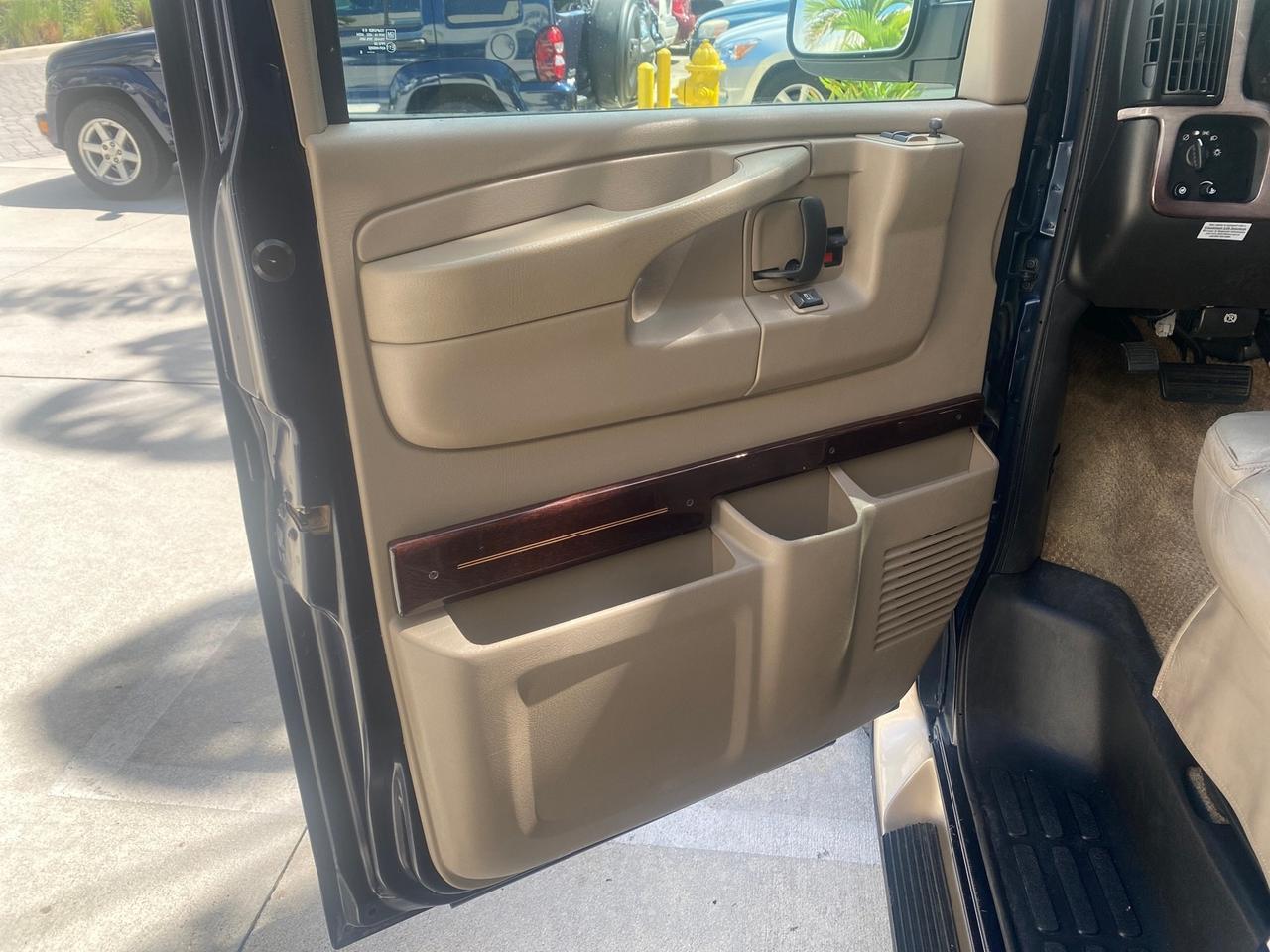 2005 Chevrolet Express Van HANDICAP LIFT CONV LOW MILES 40,837 Pompano Beach FL