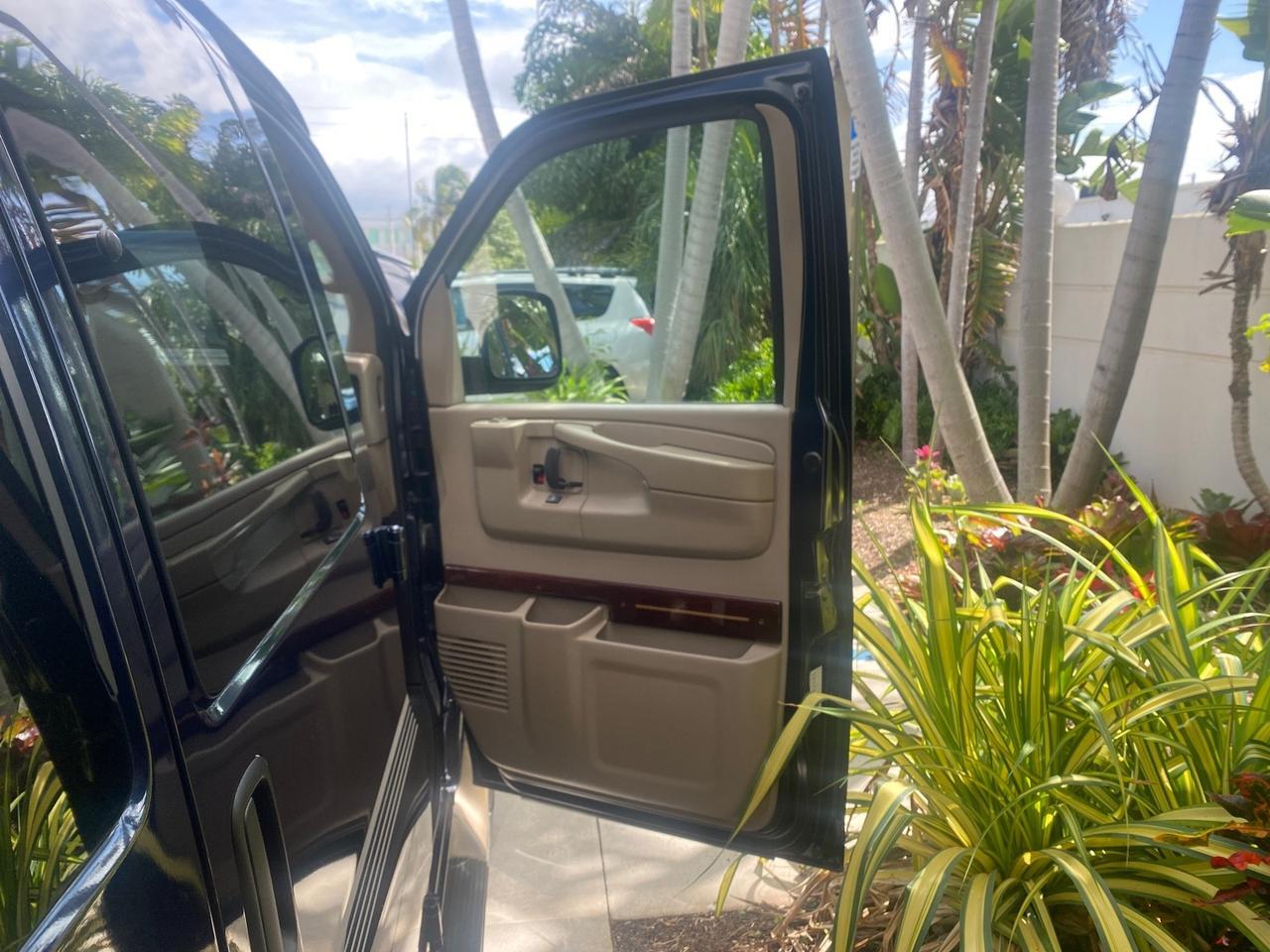 2005 Chevrolet Express Van HANDICAP LIFT CONV LOW MILES 40,837 Pompano Beach FL