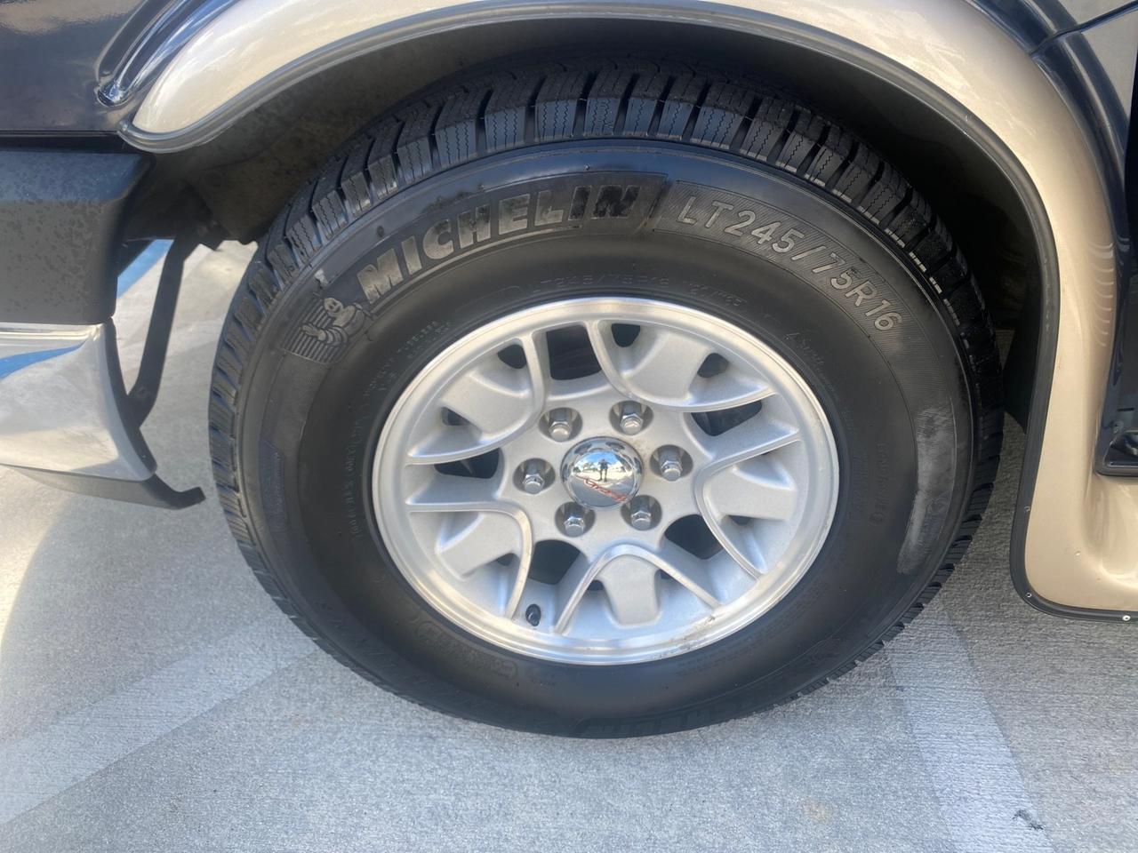 2005 Chevrolet Express Van HANDICAP LIFT CONV LOW MILES 40,837 Pompano Beach FL