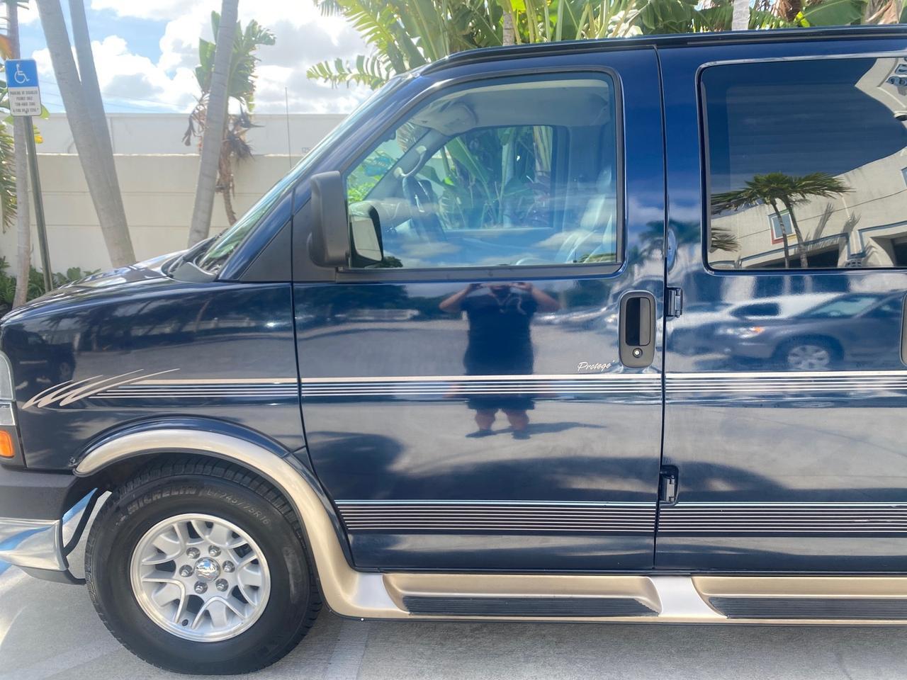 2005 Chevrolet Express Van HANDICAP LIFT CONV LOW MILES 40,837 Pompano Beach FL