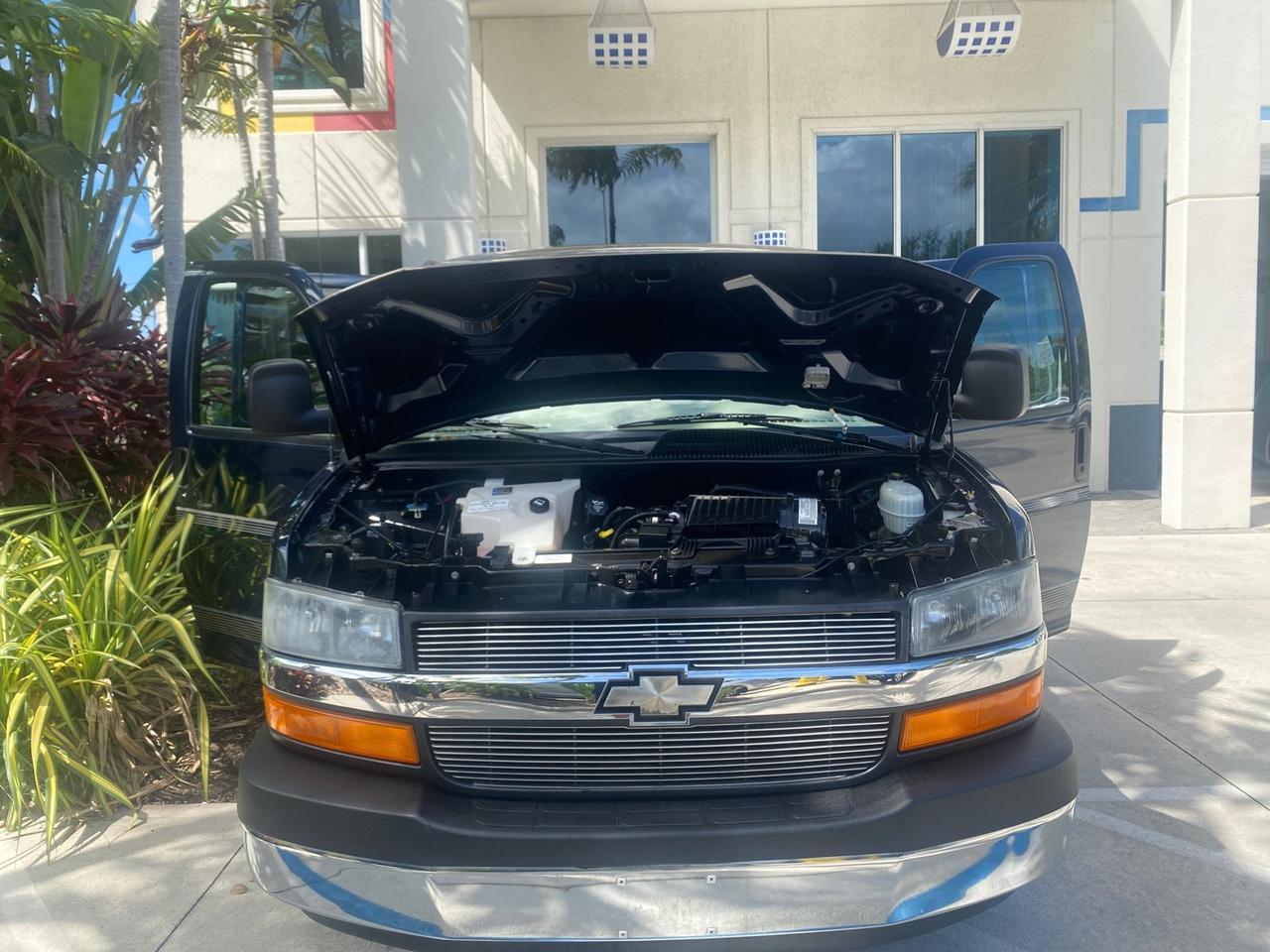 2005 Chevrolet Express Van HANDICAP LIFT CONV LOW MILES 40,837 Pompano Beach FL