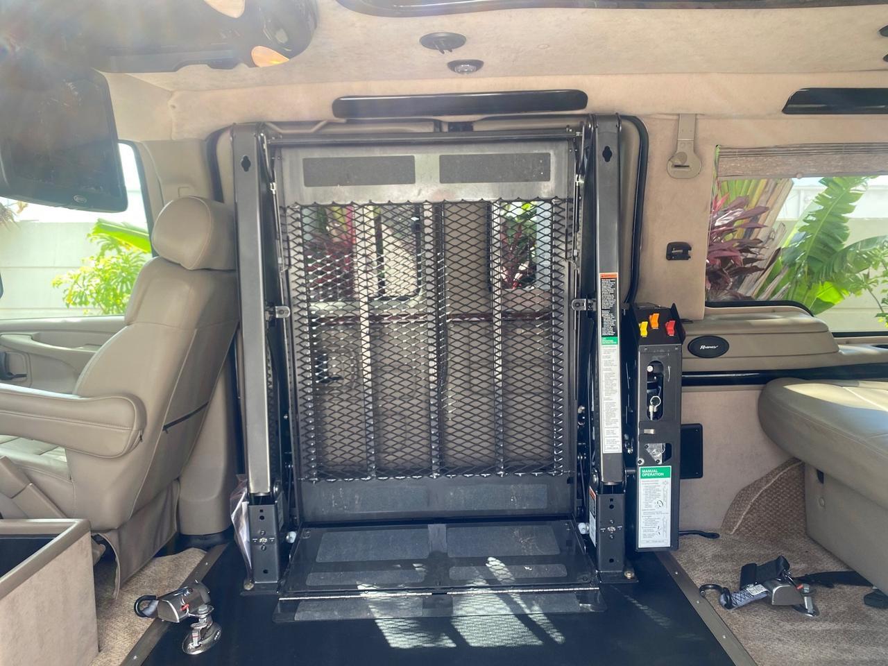 2005 Chevrolet Express Van HANDICAP LIFT CONV LOW MILES 40,837 Pompano Beach FL