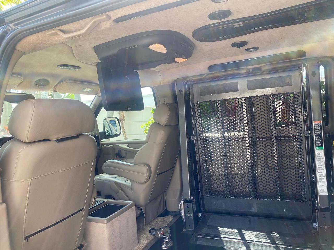 2005 Chevrolet Express Van HANDICAP LIFT CONV LOW MILES 40,837 Pompano Beach FL