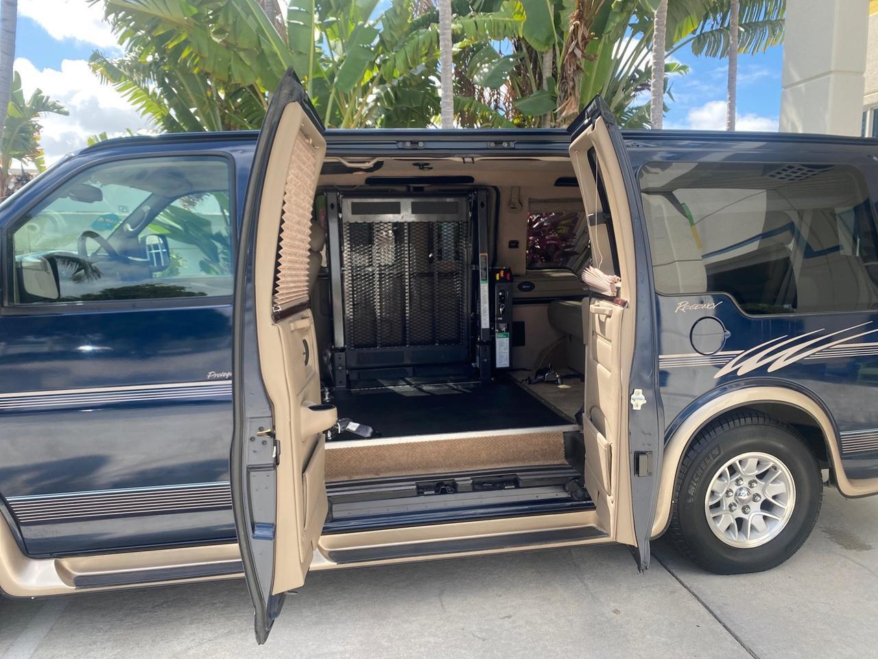 2005 Chevrolet Express Van HANDICAP LIFT CONV LOW MILES 40,837 Pompano Beach FL