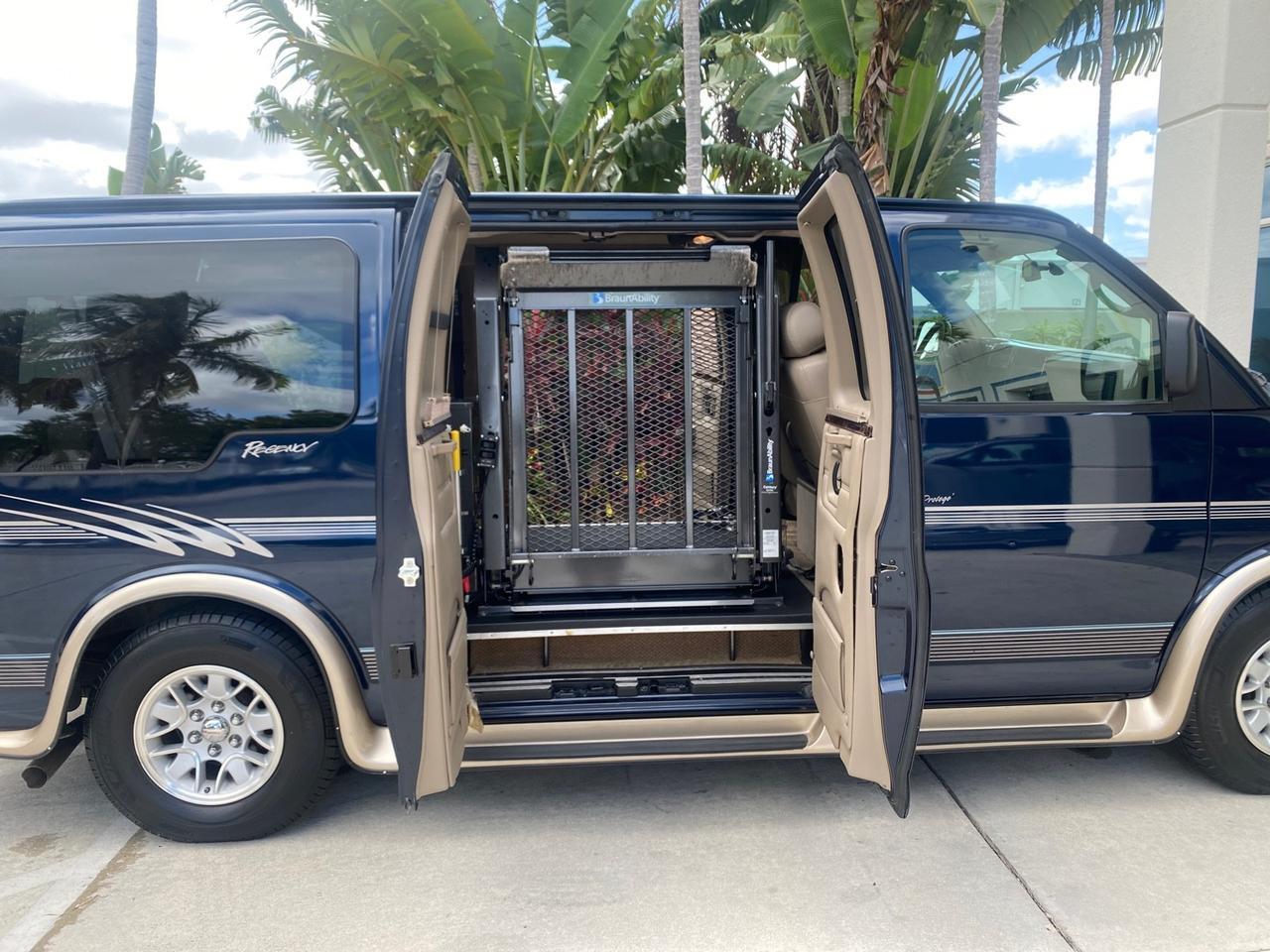 2005 Chevrolet Express Van HANDICAP LIFT CONV LOW MILES 40,837 Pompano Beach FL