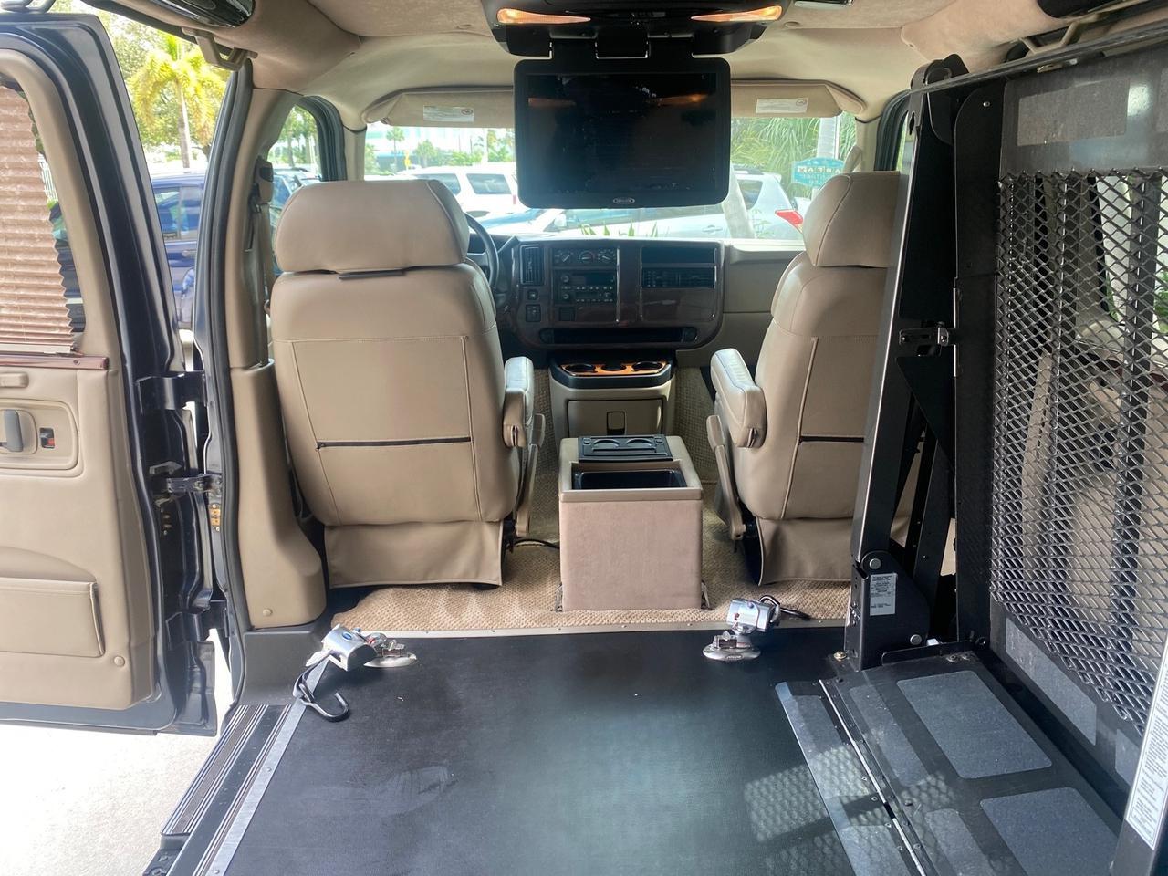 2005 Chevrolet Express Van HANDICAP LIFT CONV LOW MILES 40,837 Pompano Beach FL