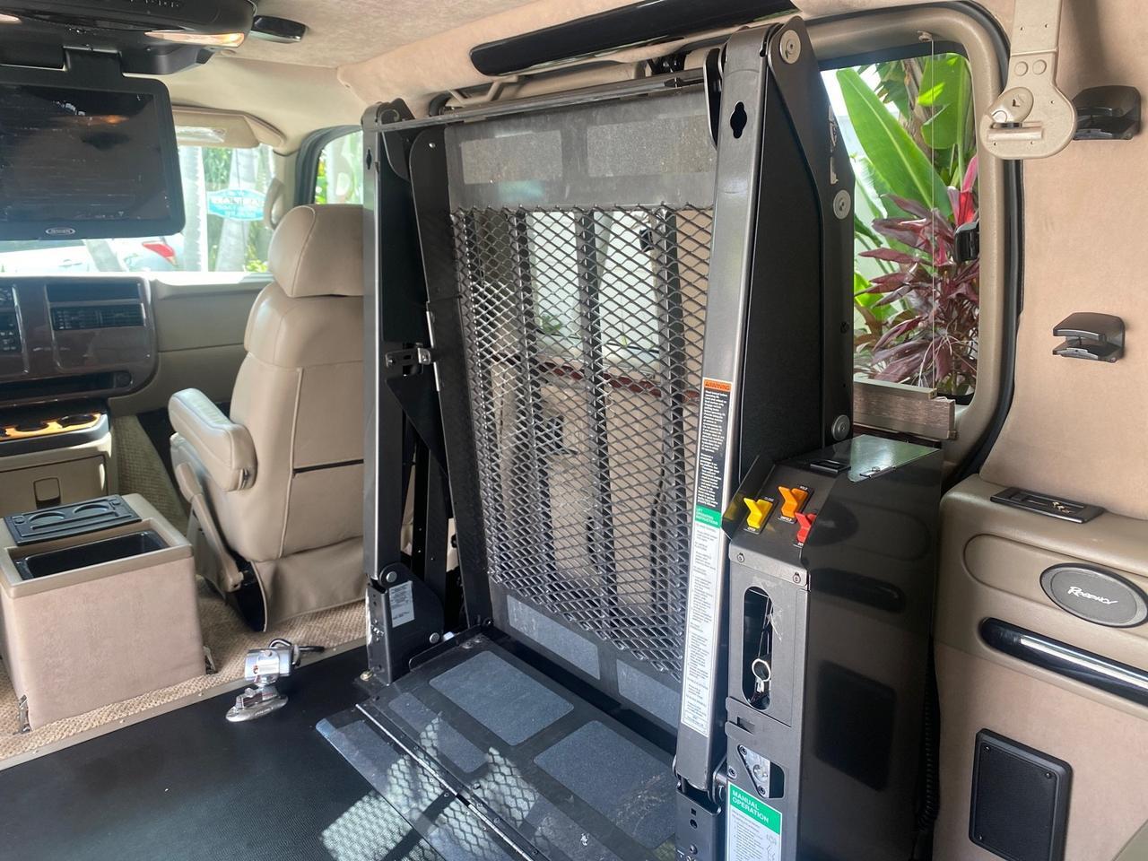 2005 Chevrolet Express Van HANDICAP LIFT CONV LOW MILES 40,837 Pompano Beach FL