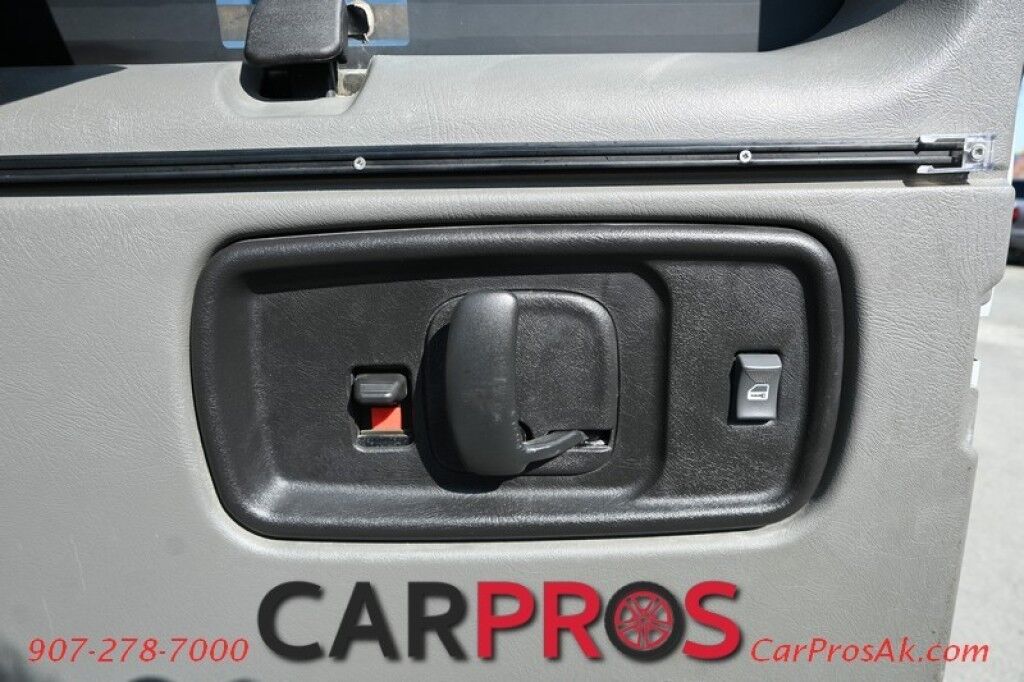 2005 Chevrolet ROADTREK - 190 Popular - Class B - 6.0L V8 - RWD - Automatic - Generator - Fridge - Microwave & Sink - Stove - Bathroom with Toilet & Shower - Air Conditioning - Tow Package - 1 Owner Anchorage AK