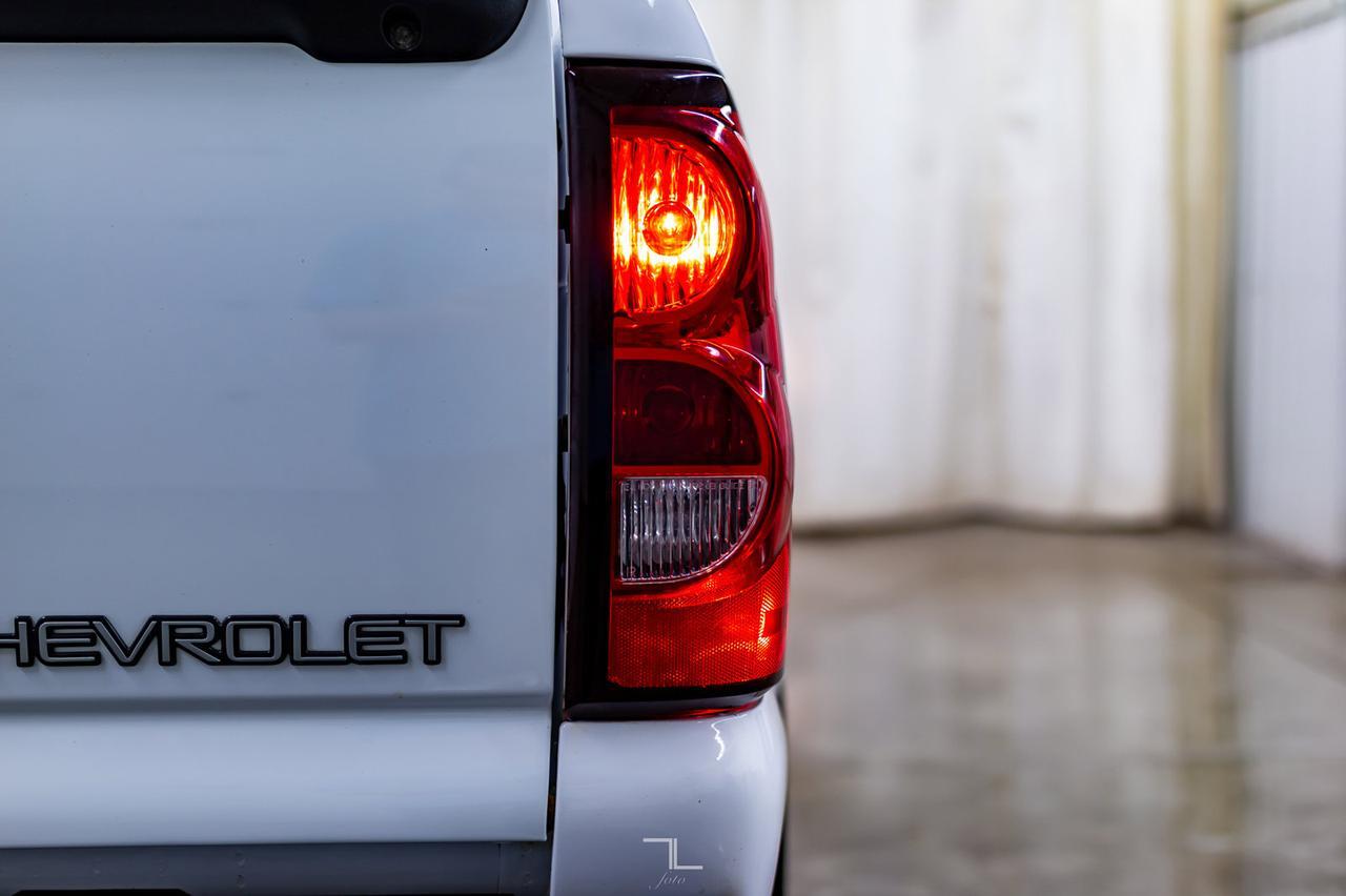 2005 Chevrolet Silverado 1500 4x4 Reg Cab LS Longbox Red Deer AB