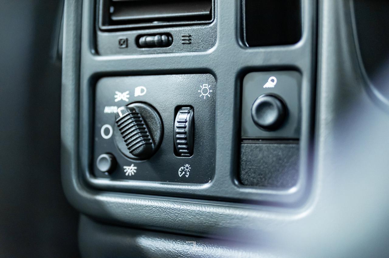 2005 Chevrolet Silverado 1500 4x4 Reg Cab LS Longbox Red Deer AB