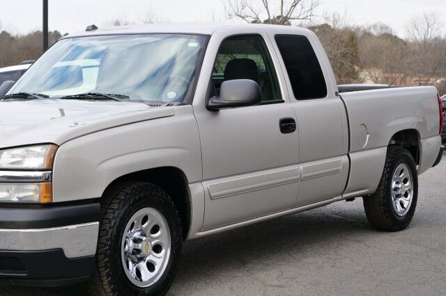 2005 Chevrolet Silverado 1500 LS / Light Duty Power Package / 5.3L V8! High Point NC