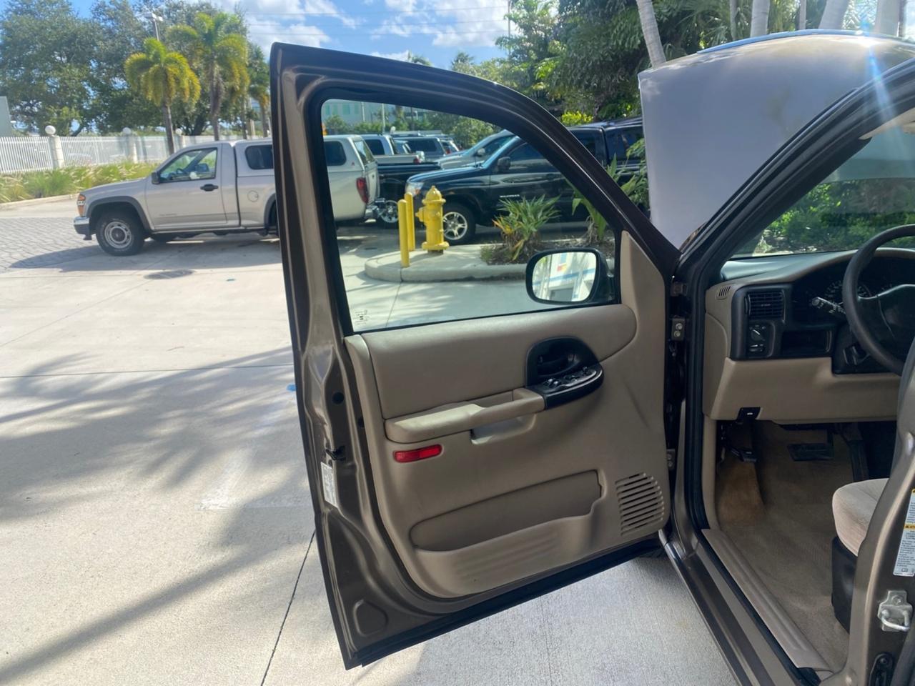 2005 Chevrolet Venture LS LOW MILES 48,285 Pompano Beach FL
