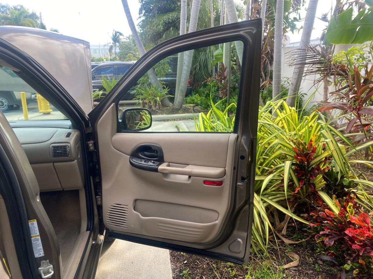 2005 Chevrolet Venture LS LOW MILES 48,285 Pompano Beach FL
