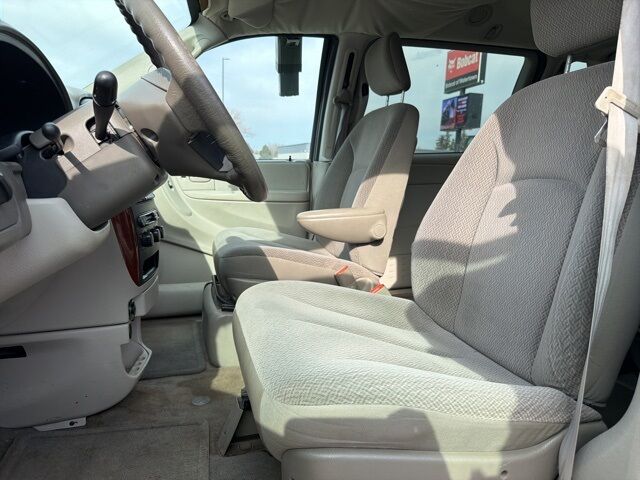 2005 Chrysler Town &amp; Country Watertown SD