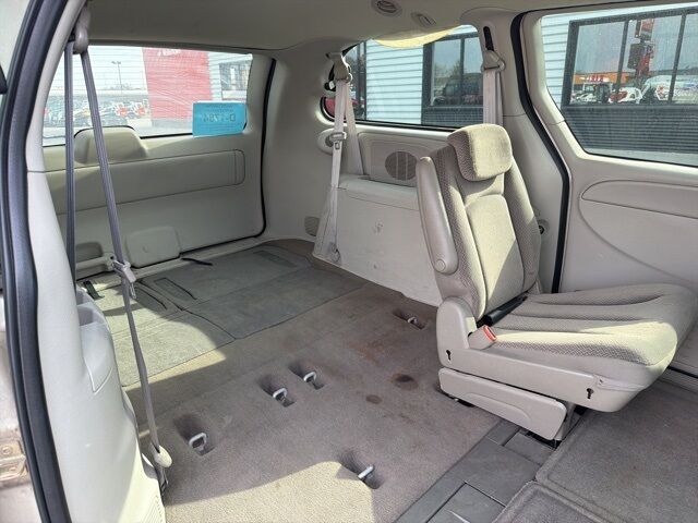 2005 Chrysler Town &amp; Country Watertown SD