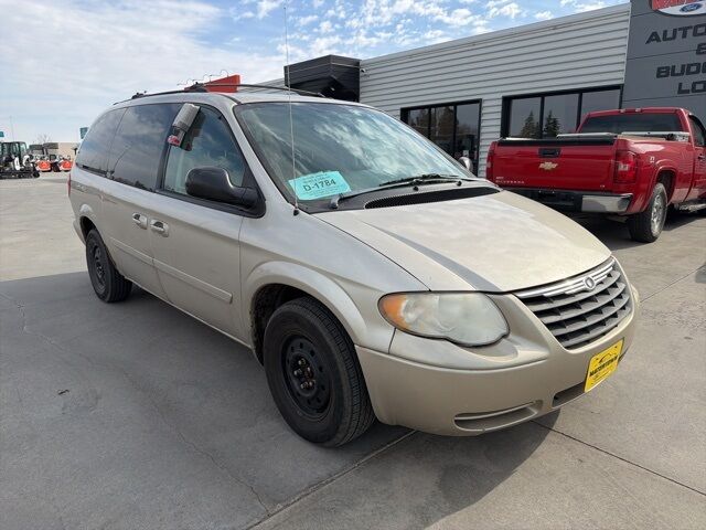 2005 Chrysler Town &amp; Country Watertown SD