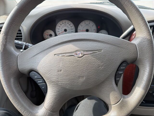 2005 Chrysler Town &amp; Country Watertown SD