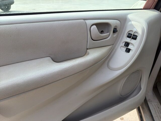 2005 Chrysler Town &amp; Country Watertown SD