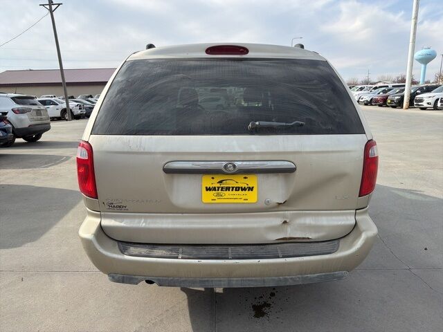 2005 Chrysler Town &amp; Country Watertown SD