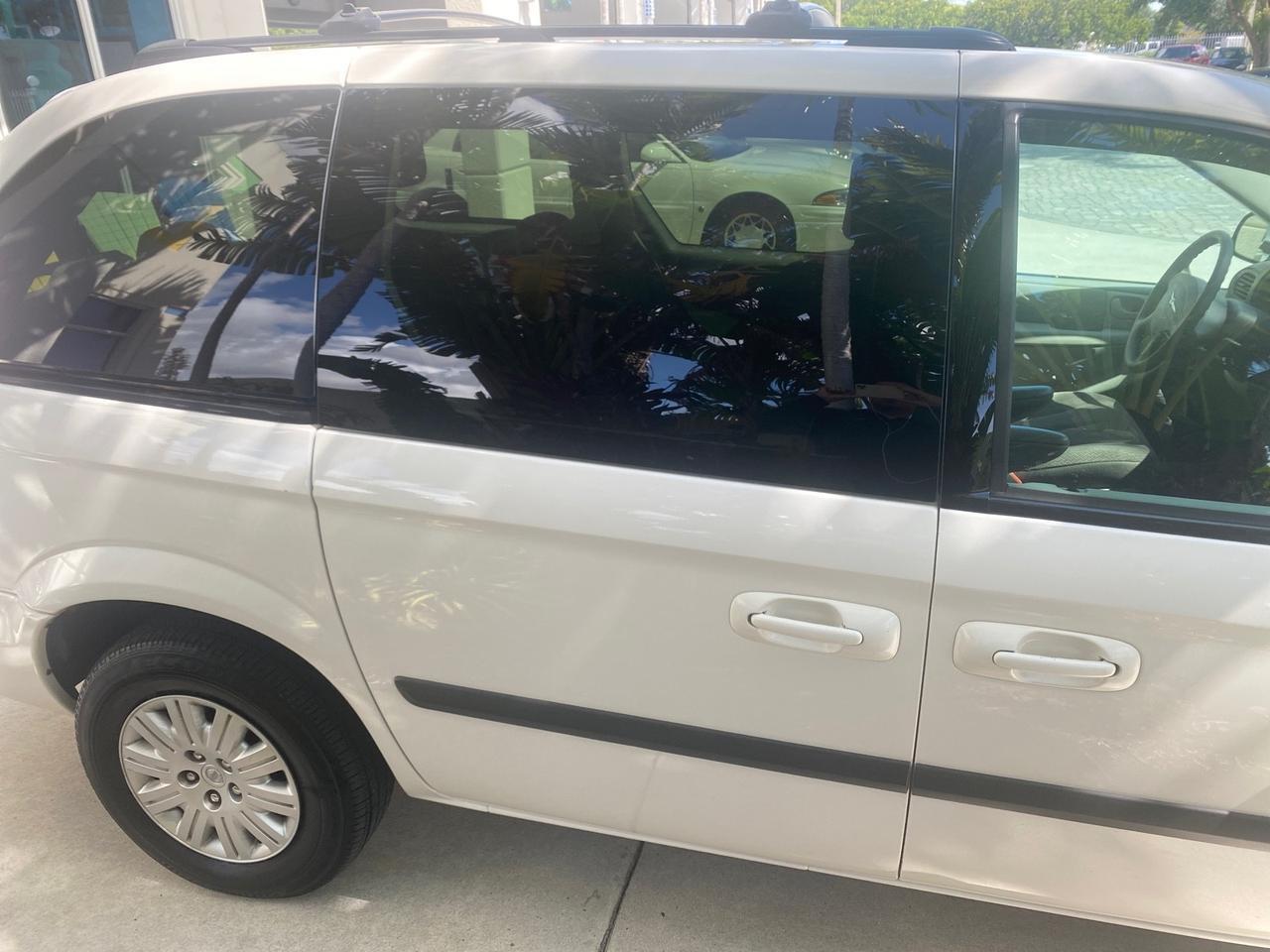 2005 Chrysler Town & Country LOW MILES 50,427 Pompano Beach FL