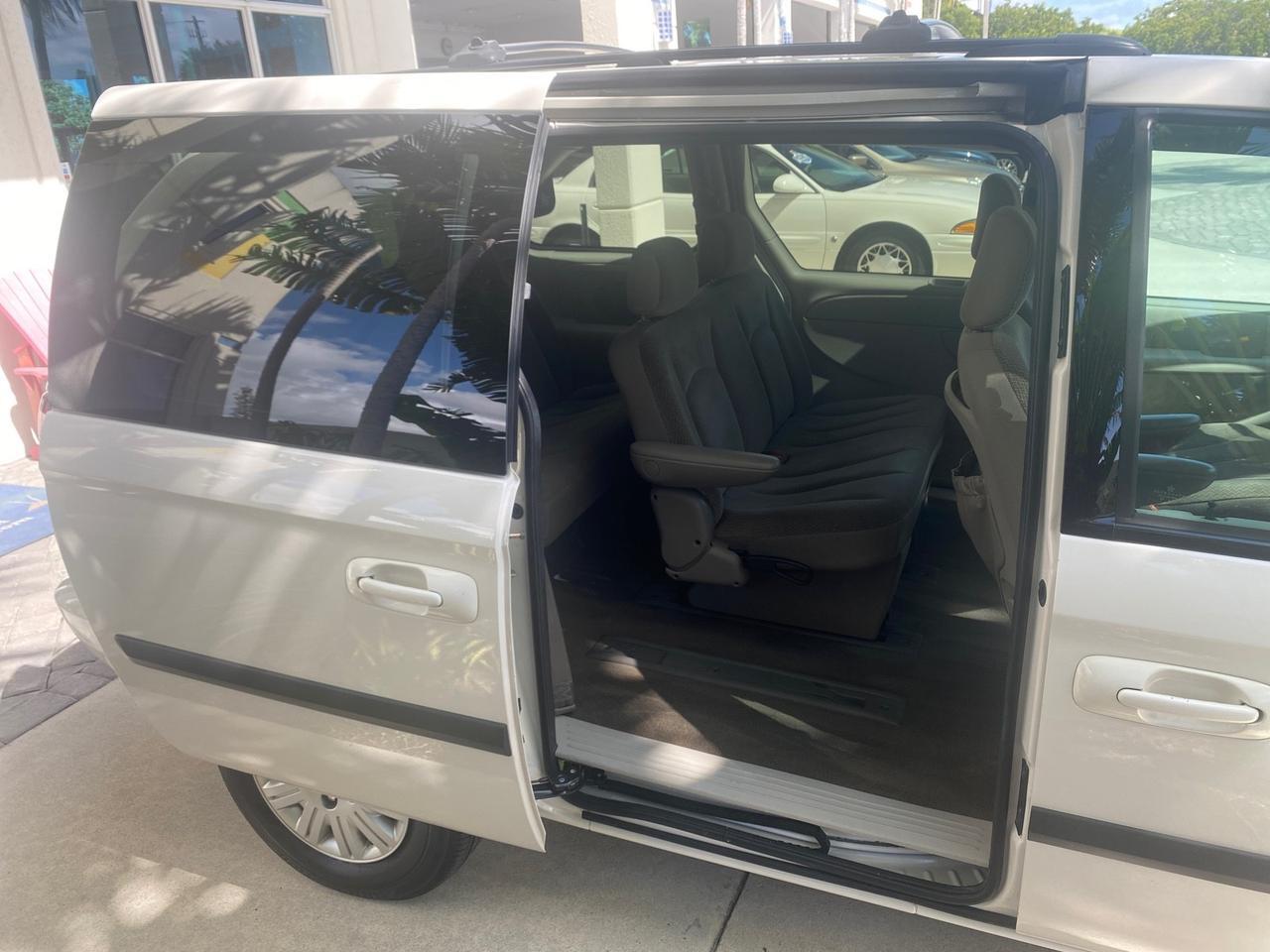 2005 Chrysler Town & Country LOW MILES 50,427 Pompano Beach FL