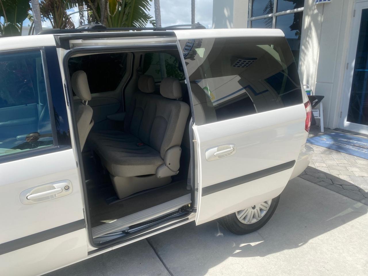 2005 Chrysler Town & Country LOW MILES 50,427 Pompano Beach FL
