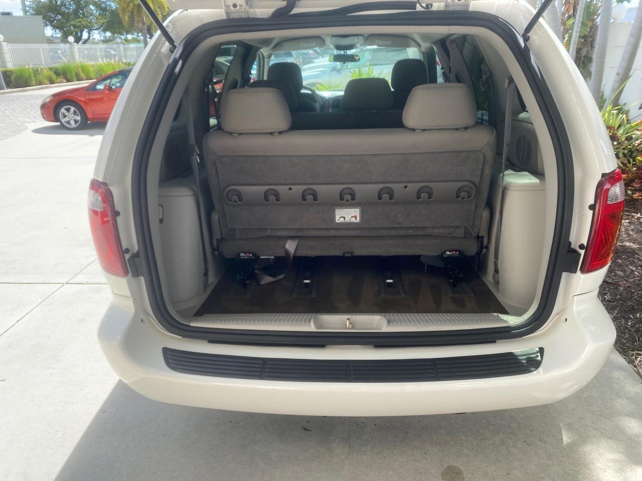 2005 Chrysler Town & Country LOW MILES 50,427 Pompano Beach FL