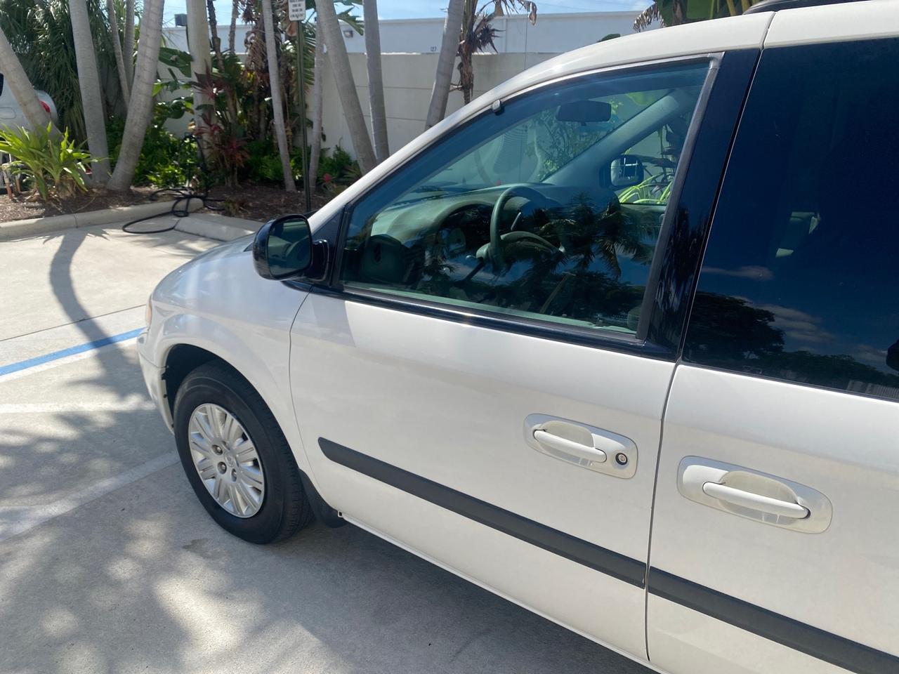 2005 Chrysler Town & Country LOW MILES 50,427 Pompano Beach FL