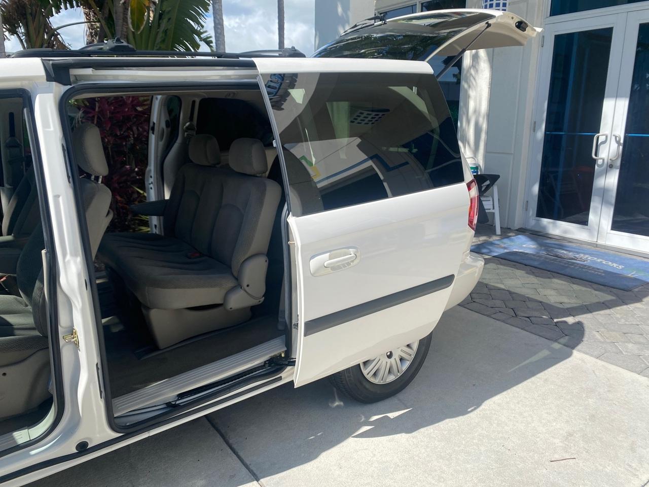 2005 Chrysler Town & Country LOW MILES 50,427 Pompano Beach FL