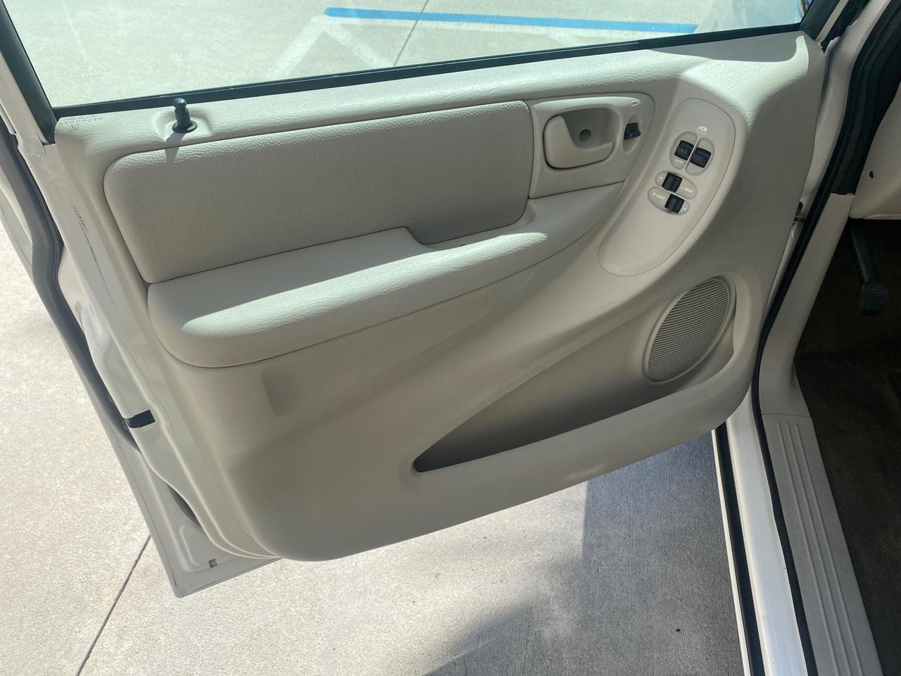 2005 Chrysler Town & Country LOW MILES 50,427 Pompano Beach FL