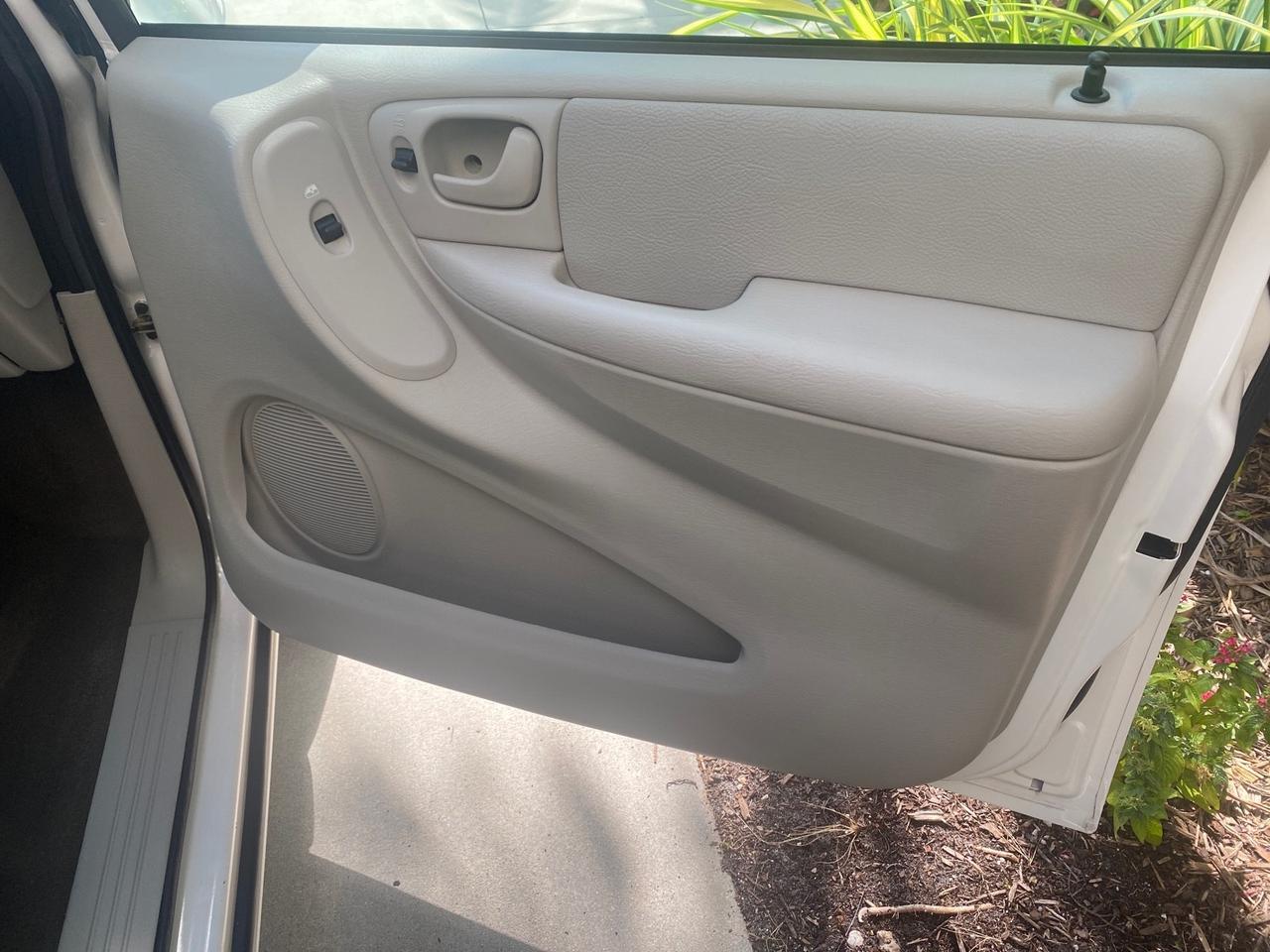 2005 Chrysler Town & Country LOW MILES 50,427 Pompano Beach FL