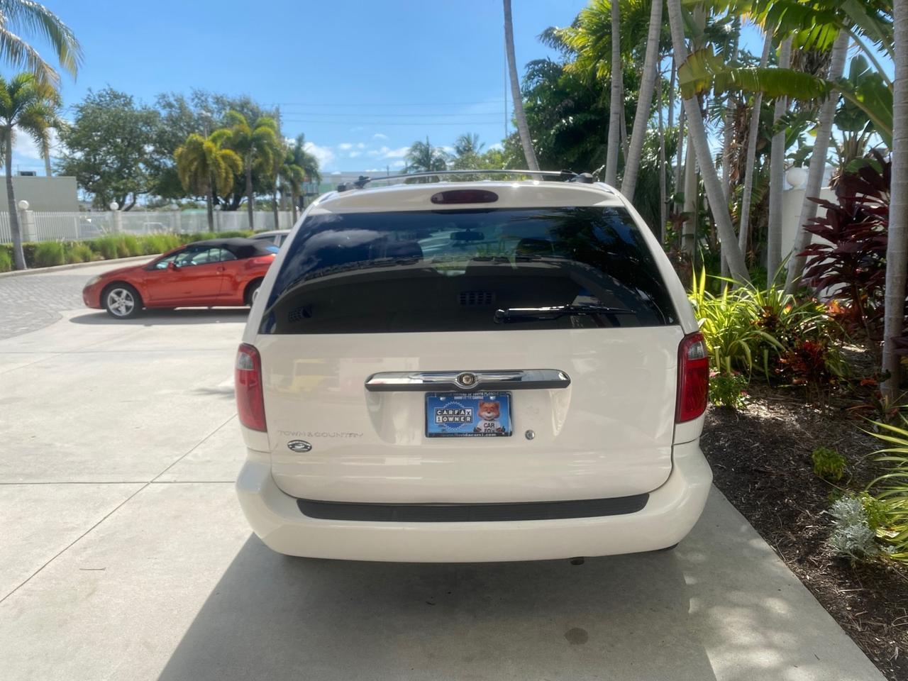 2005 Chrysler Town & Country LOW MILES 50,427 Pompano Beach FL