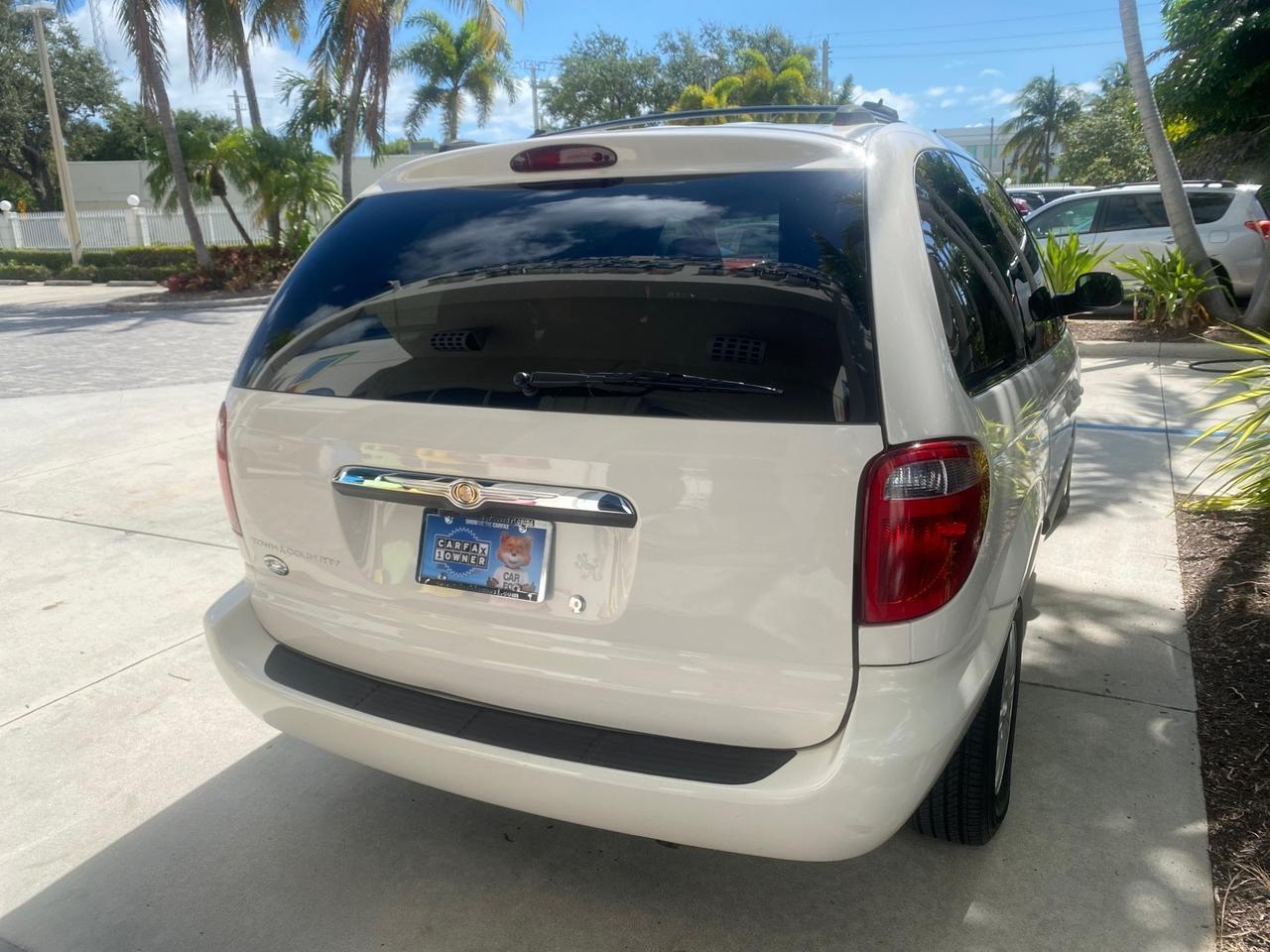 2005 Chrysler Town & Country LOW MILES 50,427 Pompano Beach FL