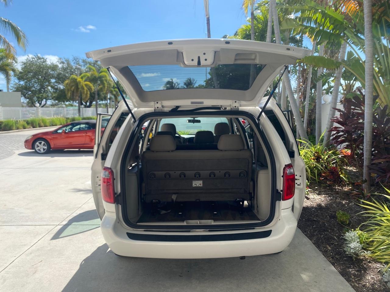 2005 Chrysler Town & Country LOW MILES 50,427 Pompano Beach FL