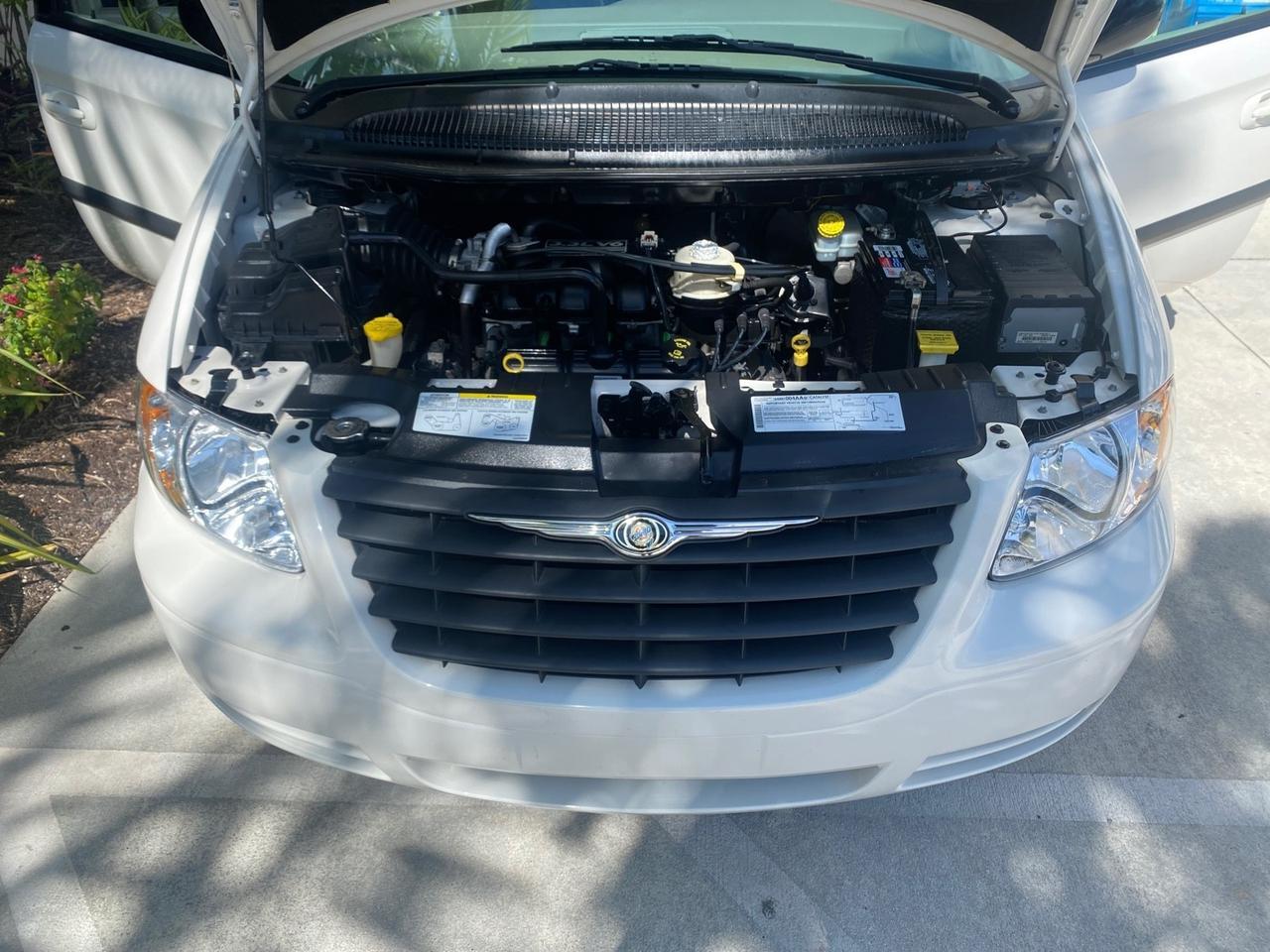 2005 Chrysler Town & Country LOW MILES 50,427 Pompano Beach FL