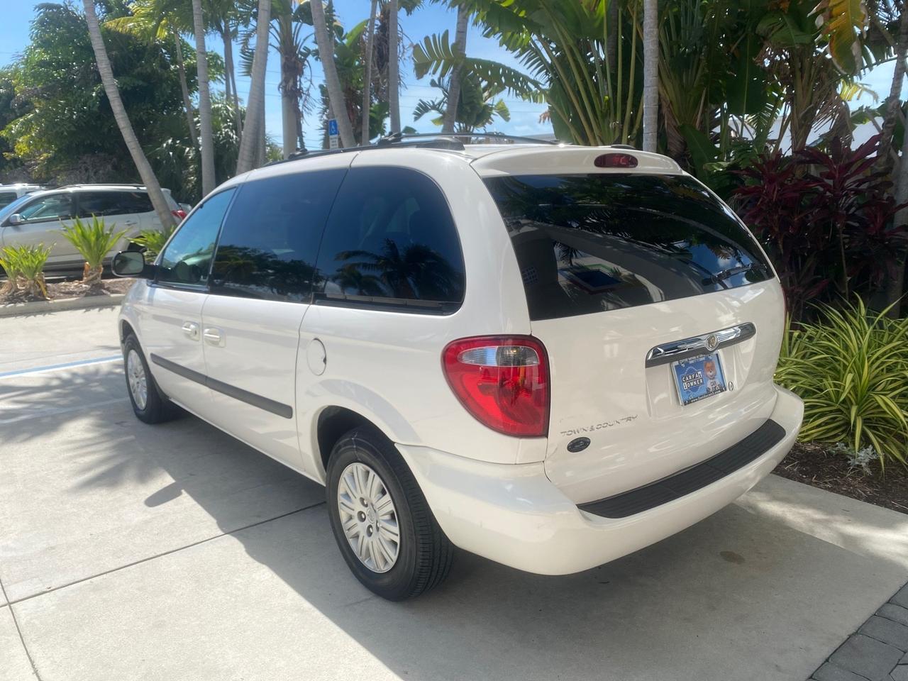 2005 Chrysler Town & Country LOW MILES 50,427 Pompano Beach FL