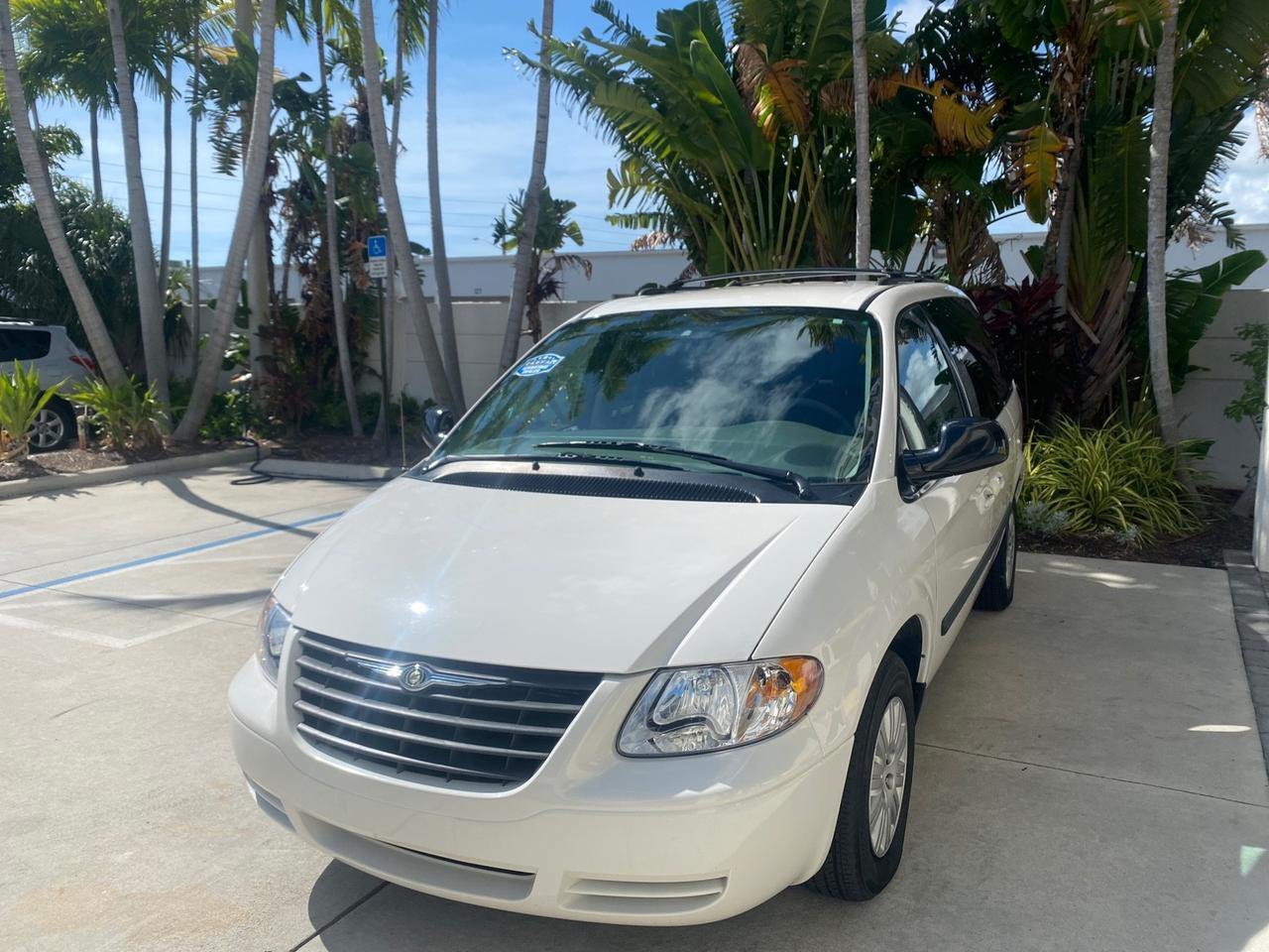 2005 Chrysler Town & Country LOW MILES 50,427 Pompano Beach FL