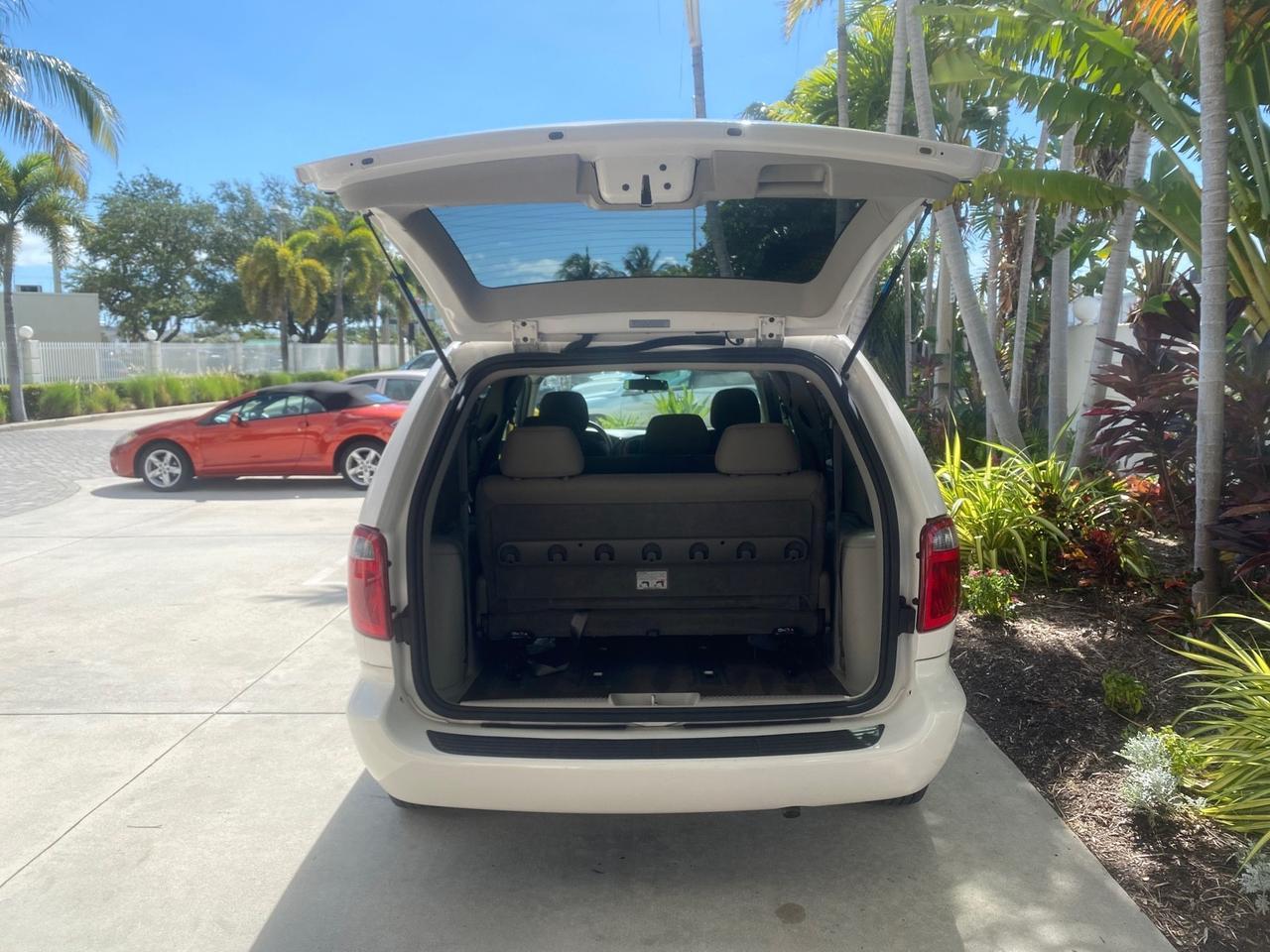 2005 Chrysler Town & Country LOW MILES 50,427 Pompano Beach FL