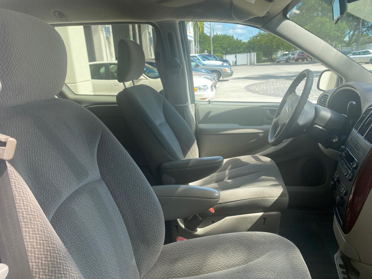 2005 Chrysler Town & Country LOW MILES 50,427 Pompano Beach FL