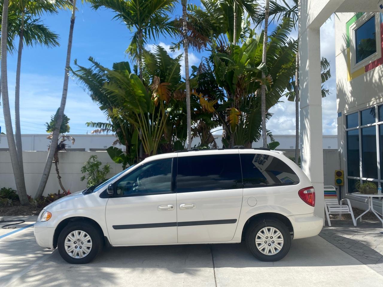 2005 Chrysler Town & Country LOW MILES 50,427 Pompano Beach FL