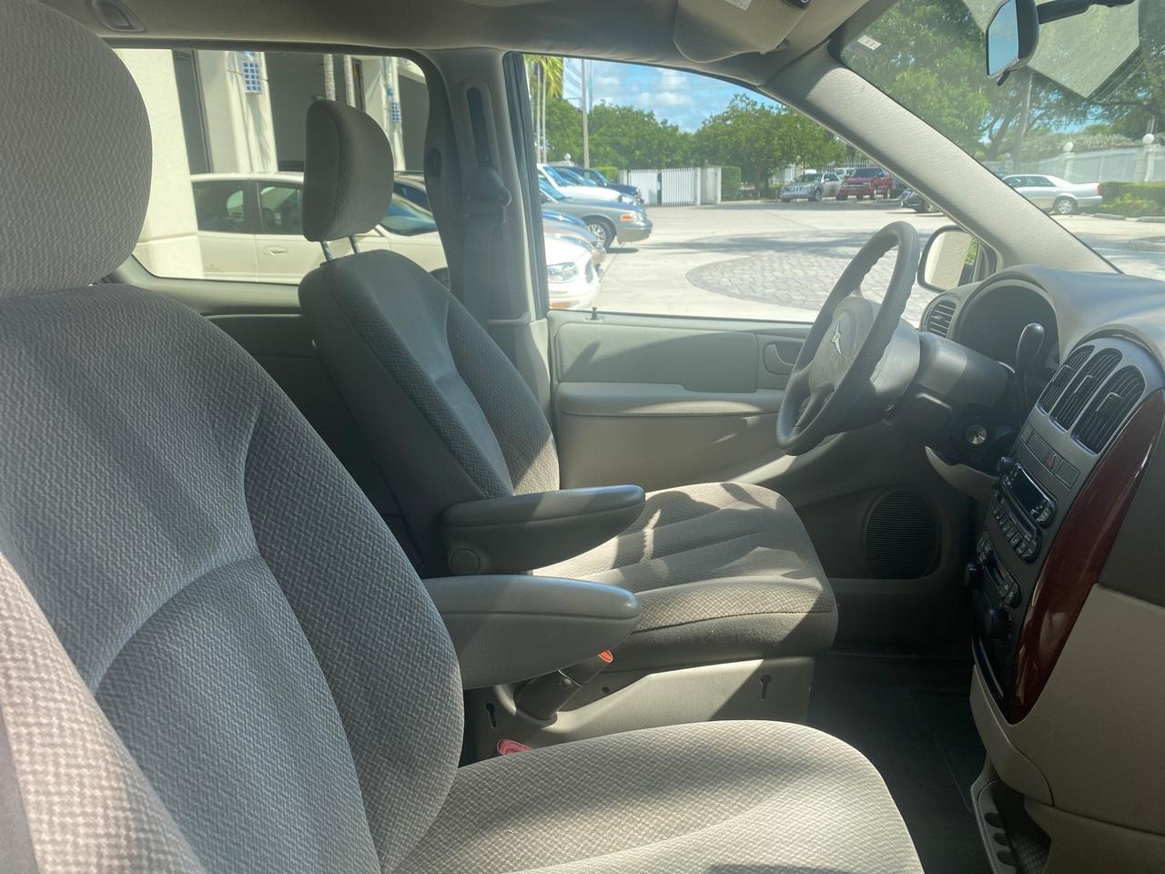 2005 Chrysler Town & Country LOW MILES 50,427 Pompano Beach FL