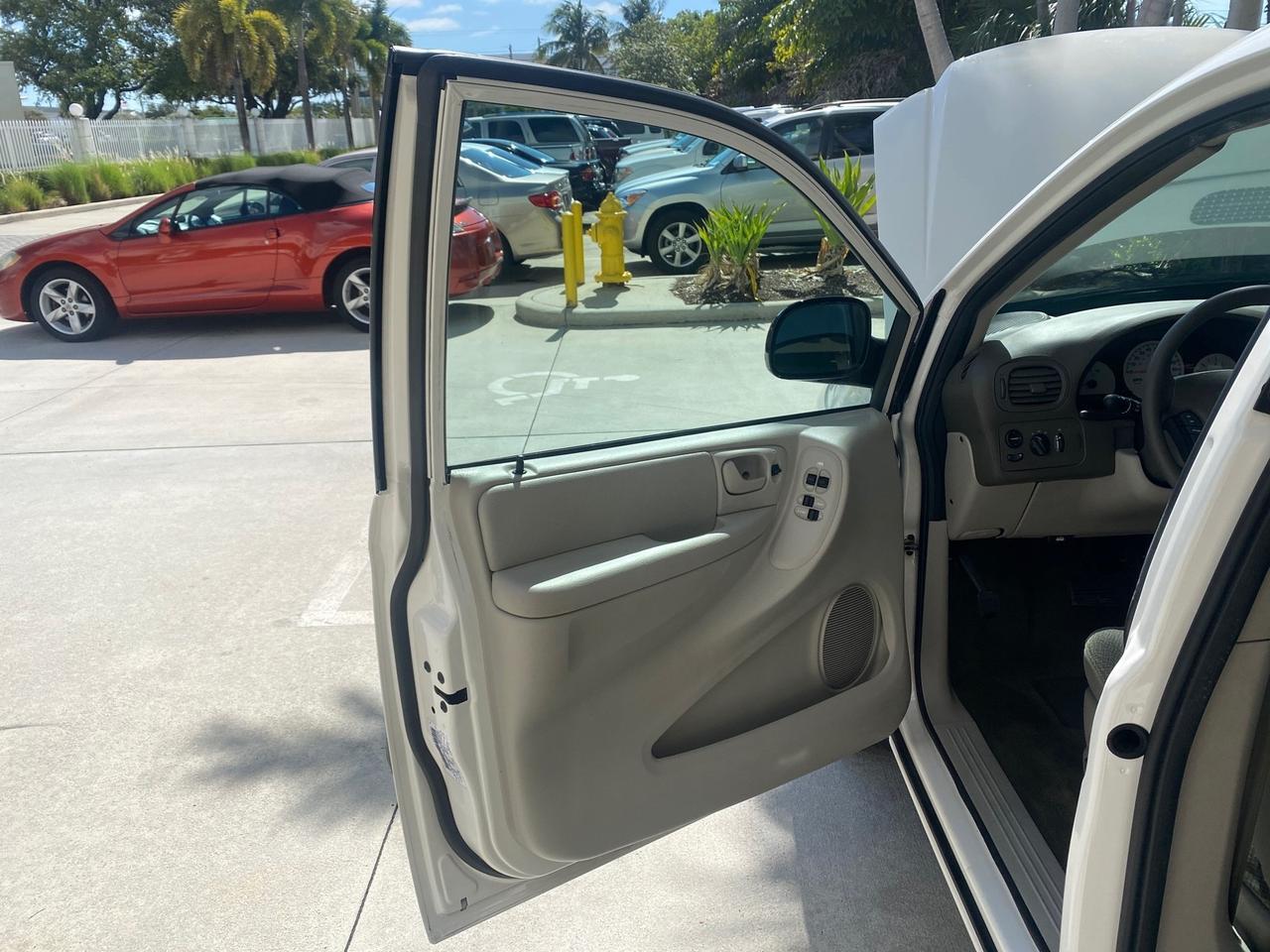 2005 Chrysler Town & Country LOW MILES 50,427 Pompano Beach FL