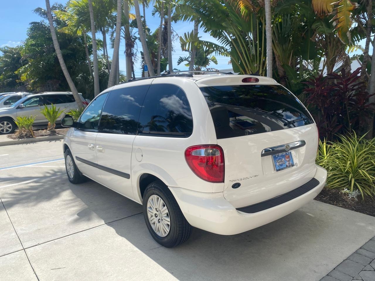 2005 Chrysler Town & Country LOW MILES 50,427 Pompano Beach FL