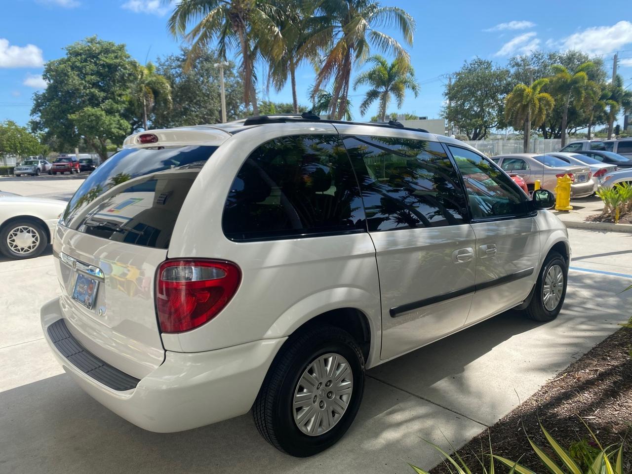 2005 Chrysler Town & Country LOW MILES 50,427 Pompano Beach FL