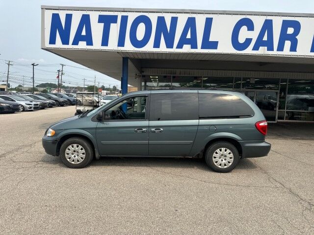 2005 Chrysler Town & Country LX